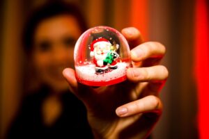 Christmas Mash Machine Santa Snowglobe SS Woodlands scaled 1 300x200